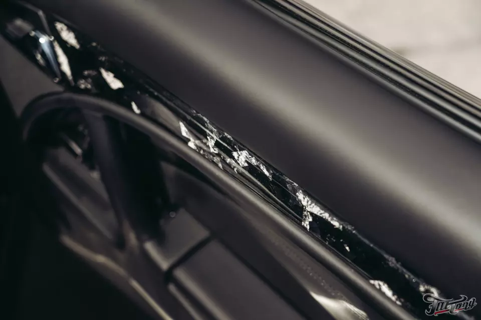 Mercedes SL500 (R129). Ламинация вставок интерьера кованым карбоном!